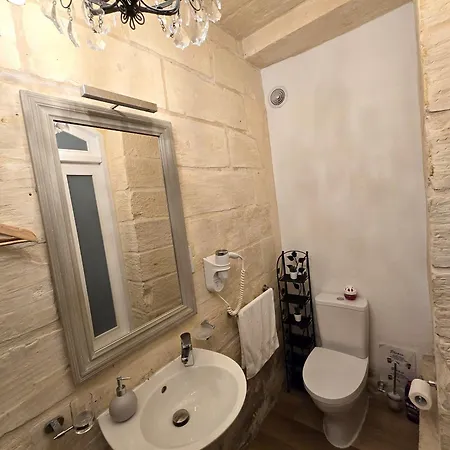 Apartment In A Traditional Guest House, With Private Yard And Shared Roof Terrace Gotown8 Sliema