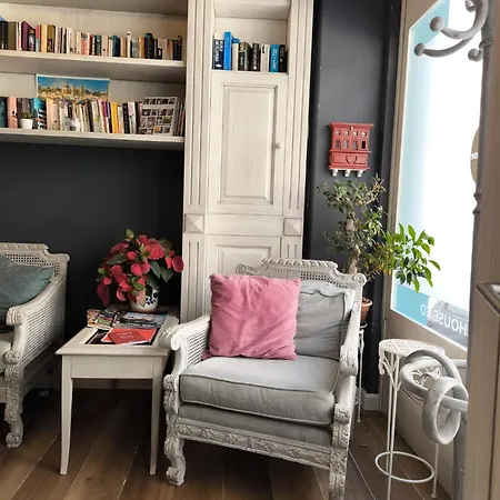 In A Traditional Guest House, With Private Yard And Shared Roof Terrace Gotown8